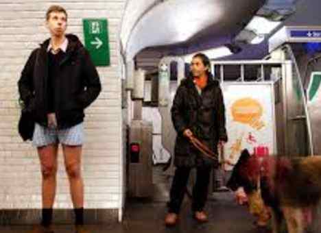 ننگے پروفیسر کی بد حواسی