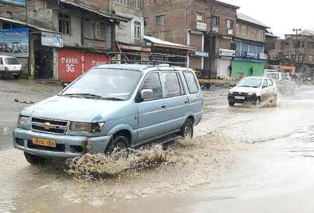 خرابی موسم کی وجہ سے وادی کشمیر کے اسکولوں میں چھٹی کا اعلان