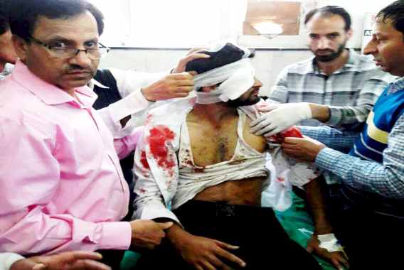 کولگام  میں طلباءکااحتجاج،پیلٹ سے کئی زخمی