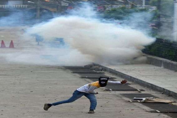 میجرگگوئی کی عزت افزائی کے خلاف پُرتشدداحتجاج