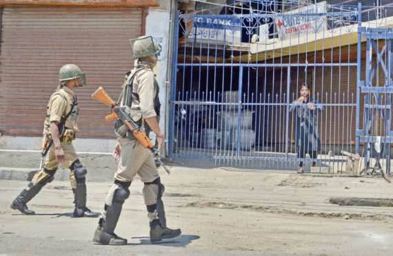 ’ترال چلو‘پرپابندی،رٹھسونہ میں ہزاروں کااجتماع