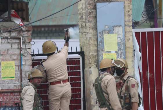 گورنر کی کوششیں بھی ناکام،طلباءکا احتجاج جاری