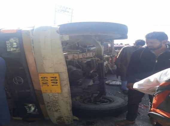 کپوارہ میں دو مسافر بسوں کی ٹکر، 20 سواریاں زخمی