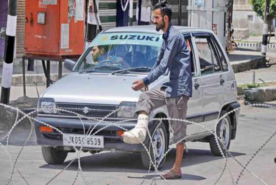 کشمیربند اورکرفیو کے دوران مختلف علاقوں میں پُرتشدد مظاہرے