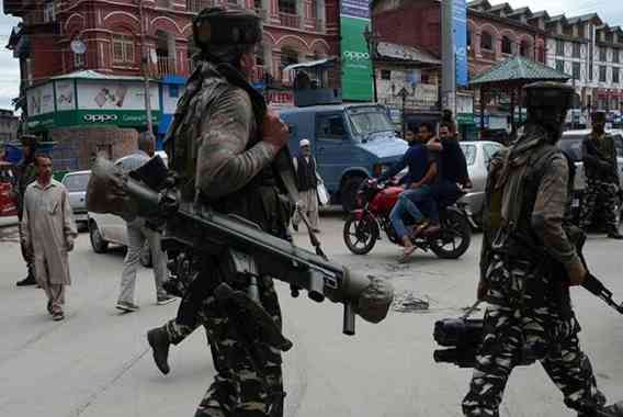 لالچوک کا اچانک محاصرہ،نوے کی یادیں تازہ