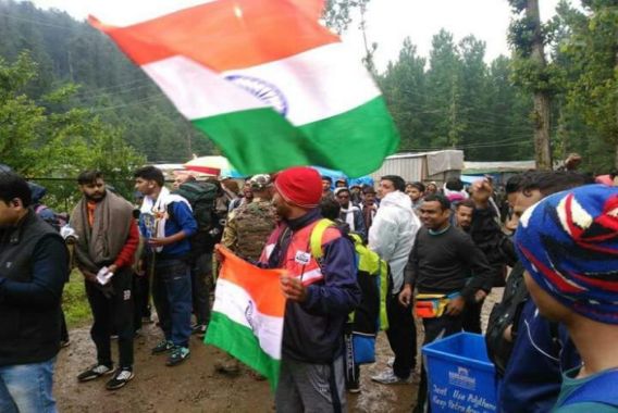 یاتریوں کو پہلگام میں ترنگا لہرانے کیلئے کس نے کہا تھا:انجینئر رشید