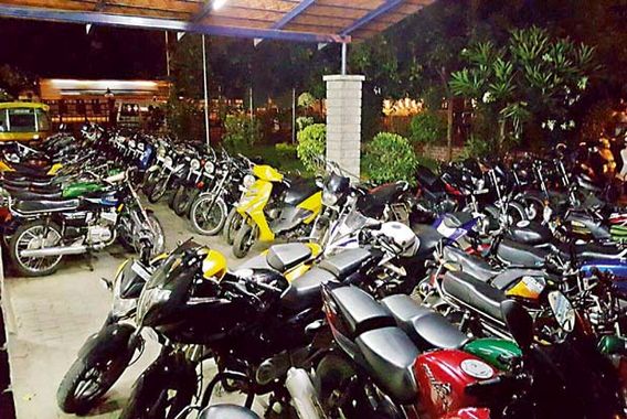 جنوبی کشمیر میں موٹر سائیکل اور سکوٹر ممنوع، درجنوں ضبط