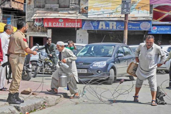 جی ایس ٹی مخالف ہڑتال،کرفیو سے معمولاتِ زندگی متاثر