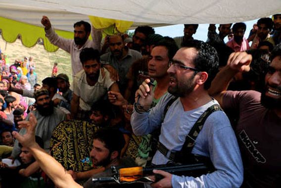 حزب کمانڈر ریاض نائیکو کی کھلے عام نمودار،پرچم پاکستان سے متعلق اہم بات کی!