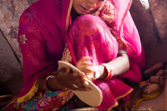 گول روٹی نہ بنانے پر حاملہ بیوی کا قتل