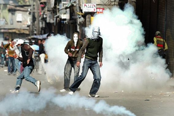 سنگبازوں کو بھگانے کیلئے خاص قسم کی بدبو تیار