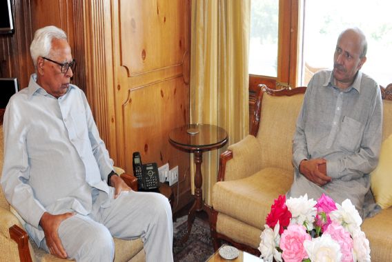 اسمبلی کے خصوصی اجلاس کا مطالبہ لیکر انجینئر رشید گورنر سے ملاقی