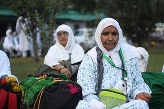 کشمیر ی عازمین ِ حج مکہ و مدینہ میں دربدر،حج کمیٹی کا بھانڈا پھوڑ دیا