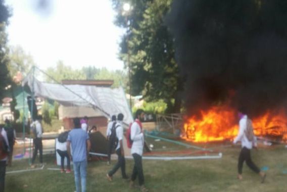 کھنہ بل کالج میں ترنگے پر تنازعہ،توڑپھوڑ اور آتش زنی