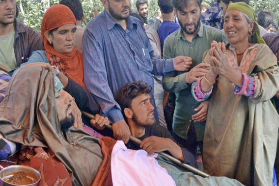 کولگام کے بعد کنلون میں جھڑپ،3جنگجو1 شہری از جان