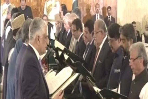 پاکستان کی نئی 44 رُکنی کابینہ نے حلف لیا