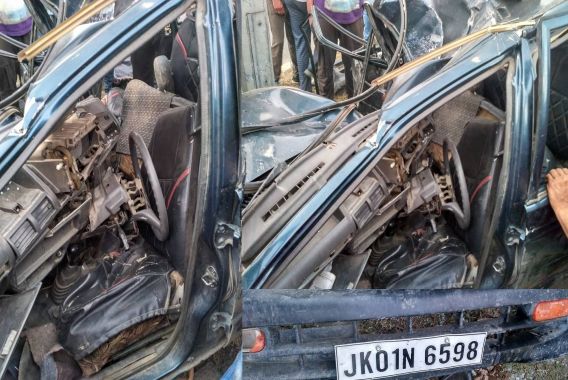 ٹینگہ پورہ میں خوفناک حادثہ، موروتی کار پوری طرح تباہ