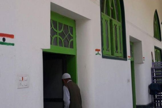 پانپور میں مسجد کی دیوار پر ترنگا بنایا گیا،علاقے میں احتجاج