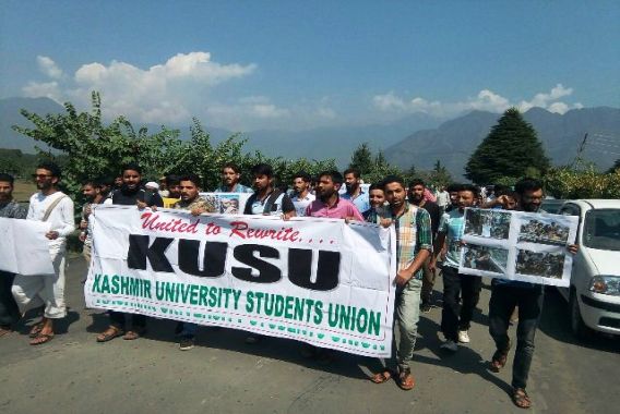 روہنگیا مسلمانوں کے قتلِ عام کے خلاف یونیورسٹی میں جلوس