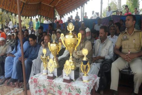 لنگیٹ پرائمر لیگ سوپرناگہامہ کے نام،کُٹلری میں ہزاروں تماشائی اُمڈ آئے!