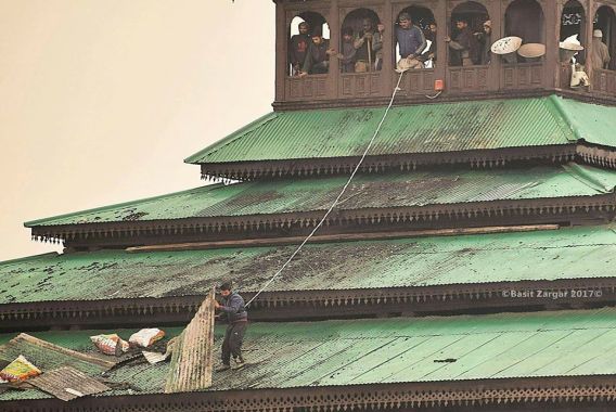 خانقاہِ معلیٰ میں آ گ،گنبد کو نقصان دِلوں میں درد!