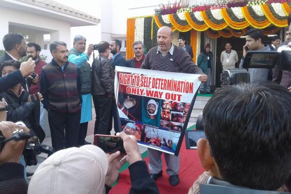 انجینئر رشید کا اسمبلی میں دھرنا،گورنر کو ترکی بہ ترکی جواب