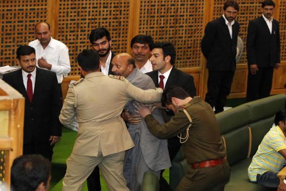 ایوان کو قسم یاد دلانے پر انجینئرزخمی،ایوان بدر!