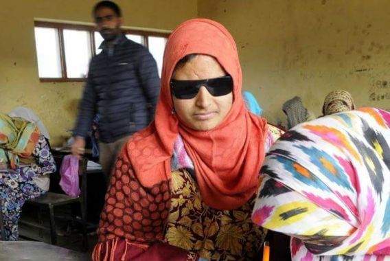 ملالہ کشمیر انشاءکا میٹرک پاس،انٹرنیٹ پر جشن!