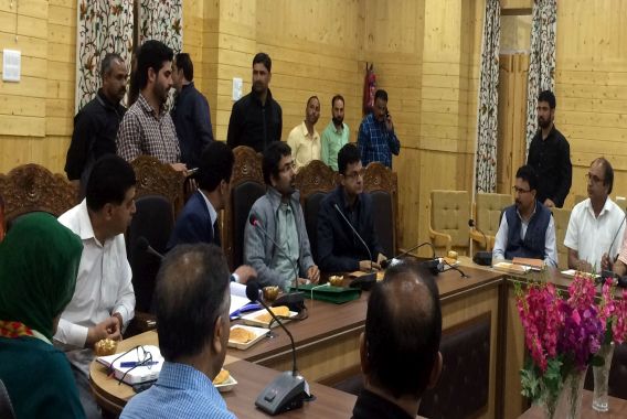 تصدق نے بانڈی پورہ میں سیاحت کے امکانات کا جائزہ لیا