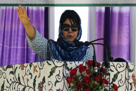 مذاکرات کی پیشکش روز روز نہیں آئے گی:محبوبہ