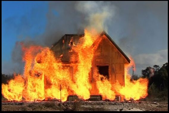 پلوامہ میں جنگجو کا گھر جلانے کی کوشش،علاقے میں ہڑتال