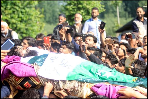 ٹنگڈار میں قبروں سے نکال کر جنگجو  پلوامہ میں دفن