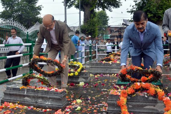 سربراہِ ریاست نے مزارِ شہداءپر حاضری نہ دی