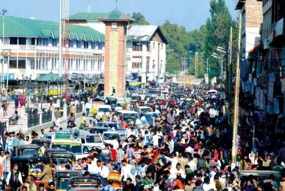 بازارِ عید میں تماشہ بینوں کا رش خریدار غائب!