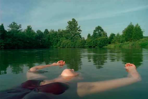 پیاس بجھانے کیلئے گئی خاتون نالے میں بہہ کر لقمہ اجل بن گئیں