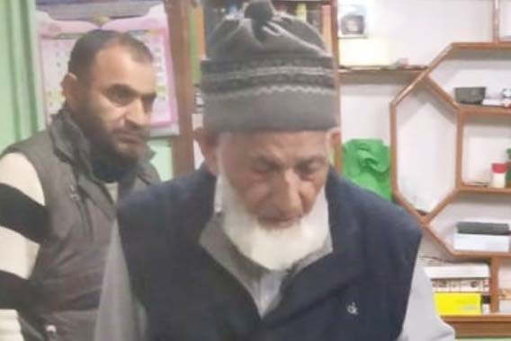 گیلانی آٹھ سال بعد بوڑھے ہوکر گھر سے باہر آئے!