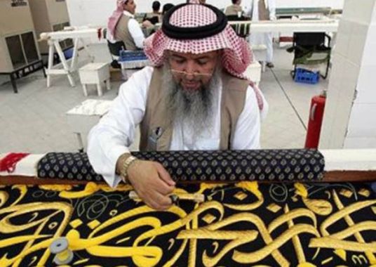 غلافِ کعبہ سے وابستہ تین خوش قسمت خواتین