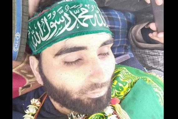 بھاری برف کے باوجود لشکر کمانڈر کا بھاری جنازہ