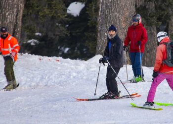 راہُل گاندھی کی چھُٹی،گُلمرگ میں مزے