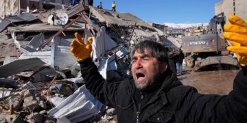 تُرکی میں تازہ زلزلے سے کئی عمارتیں منہدم